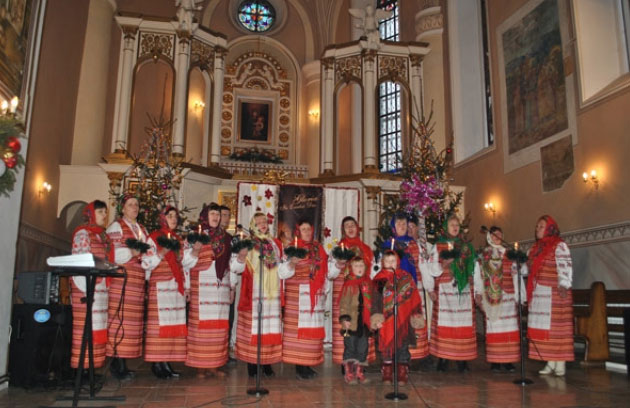 Zdjęcie pobrane z http://sanctuarium.com.ua/aktualnosci,,1,,v_diecezjalny_festiwal_koled_w_latyczowie.html